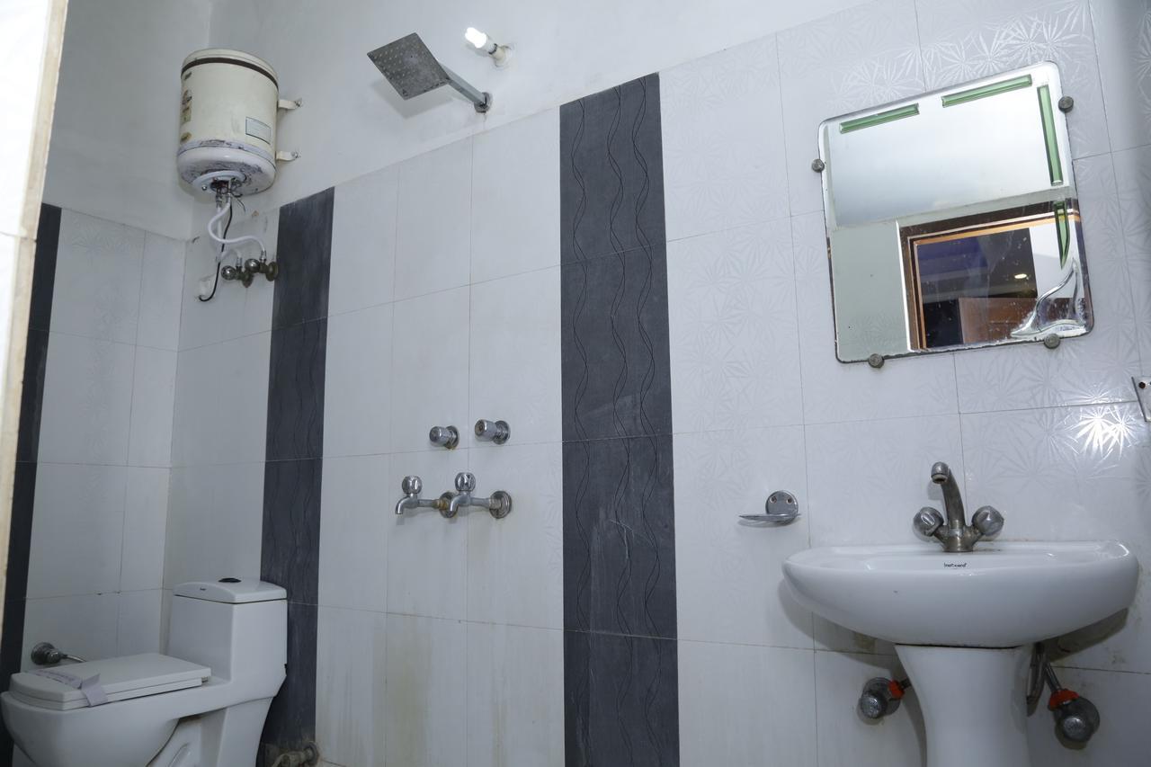 Vishal Hotel By Comfort Rooms นิวเดลี ภายนอก รูปภาพ