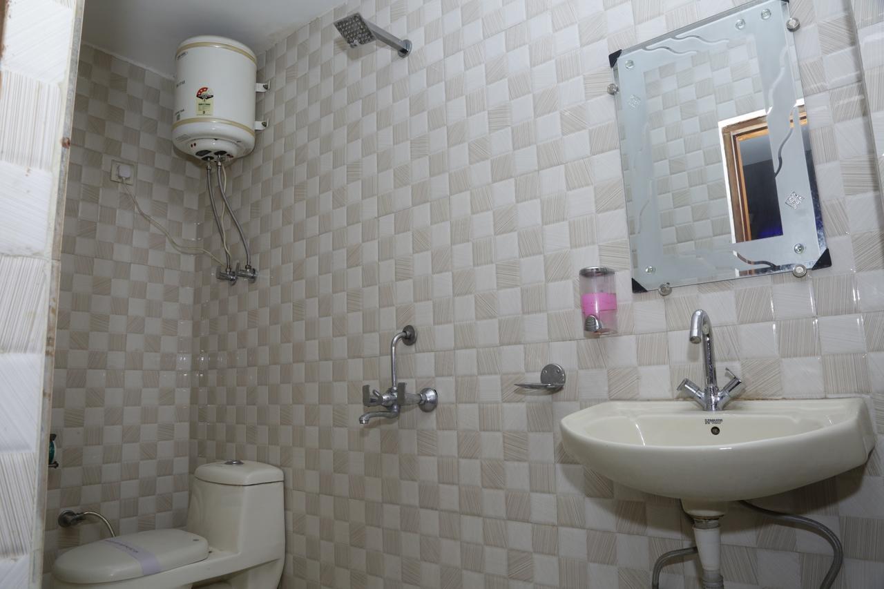 Vishal Hotel By Comfort Rooms นิวเดลี ภายนอก รูปภาพ